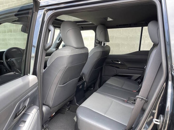Used 2024 Lexus GX 550 w/ Accessory Package (Z1) AWD/4WD image 10