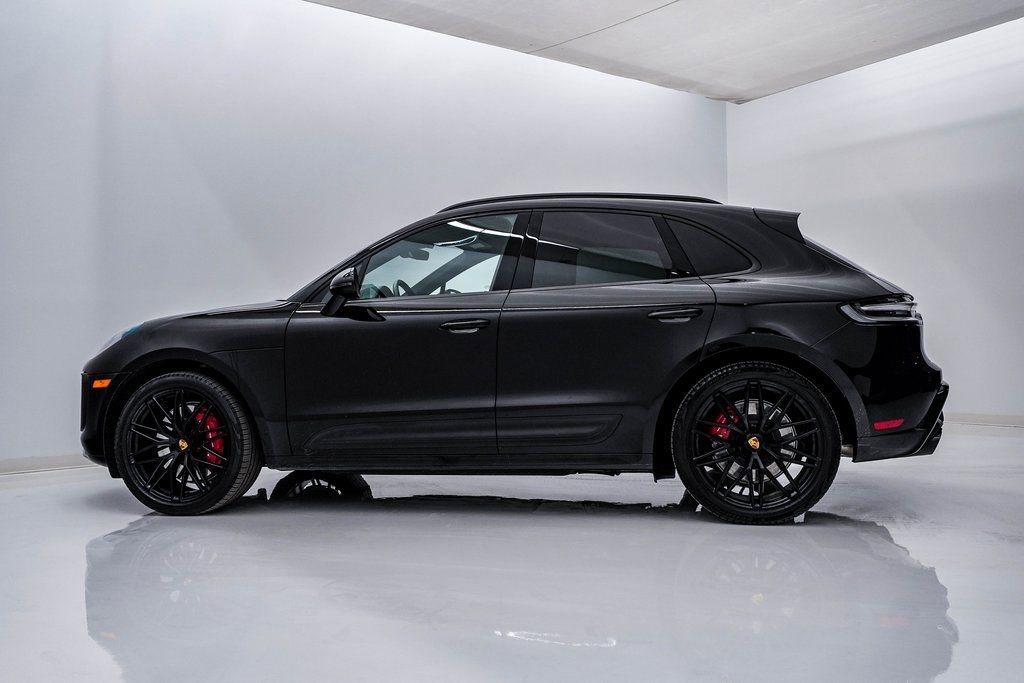 Certified 2023 Porsche Macan GTS image 2
