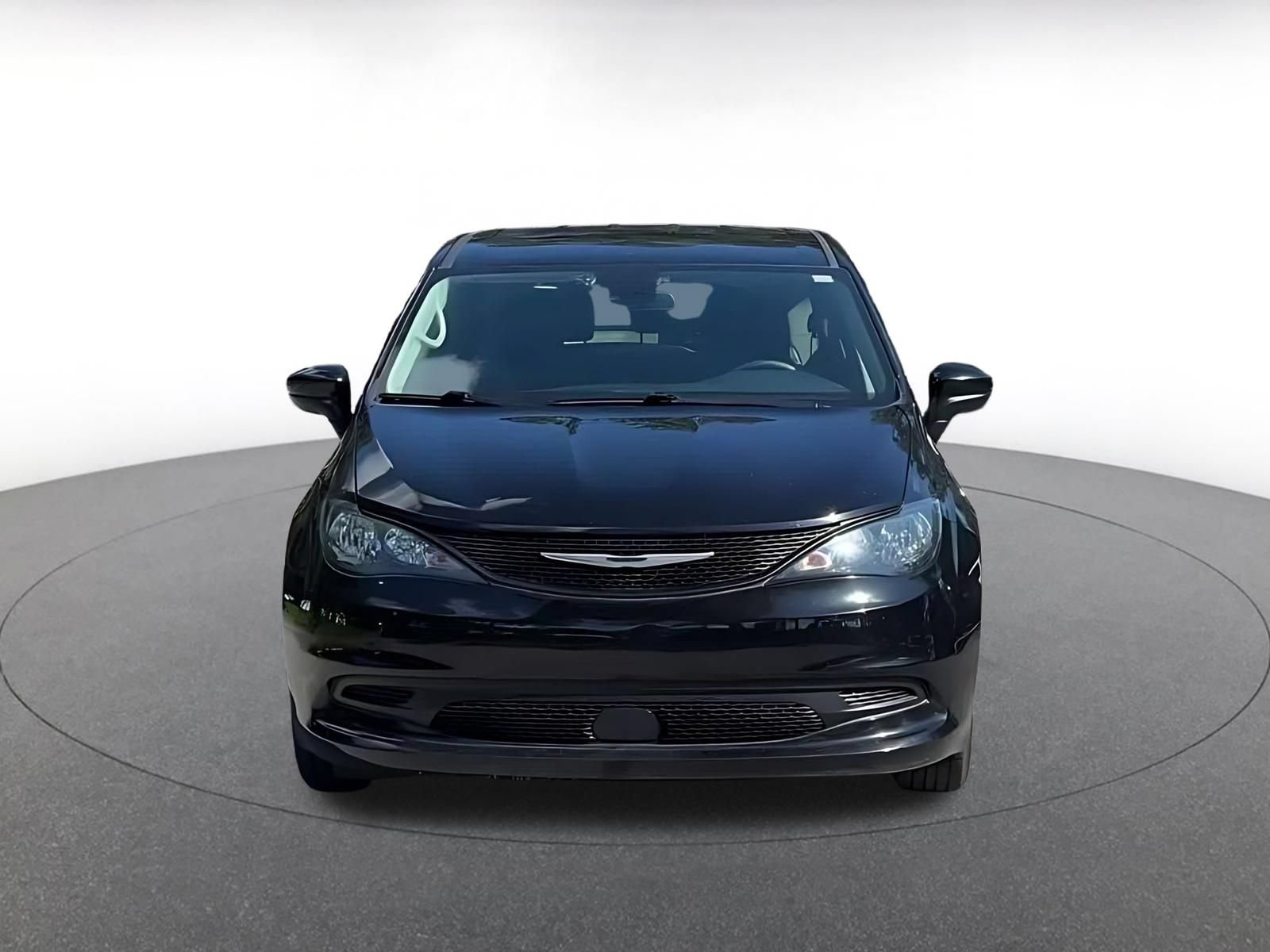 Used 2024 Chrysler Voyager LX FWD image 4