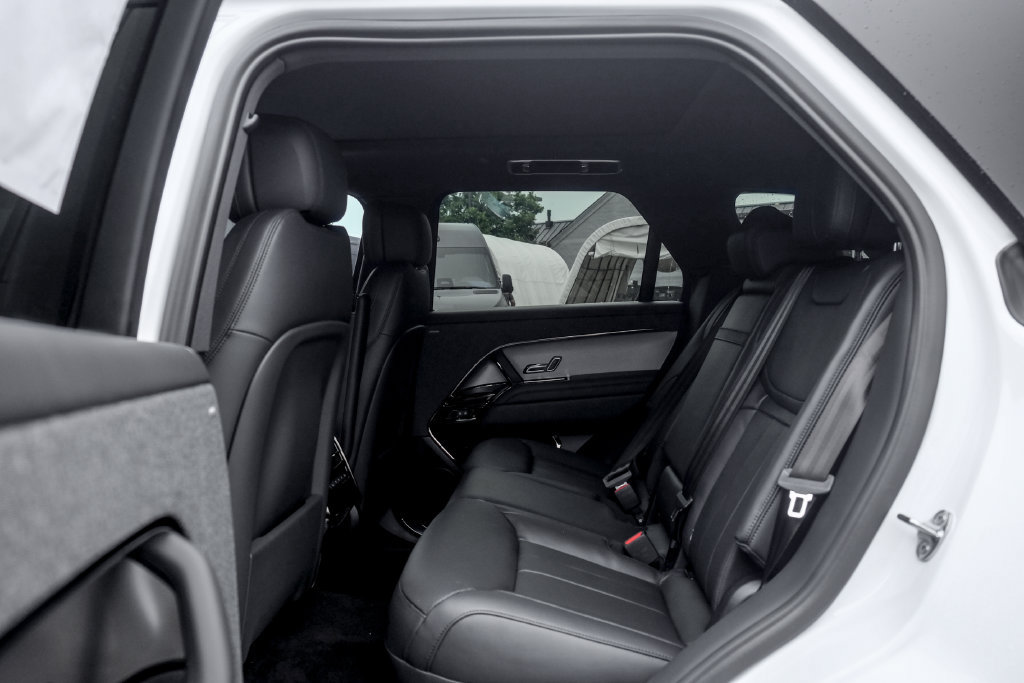 New 2026 Land Rover Range Rover Sport Dynamic SE AWD/4WD image 16