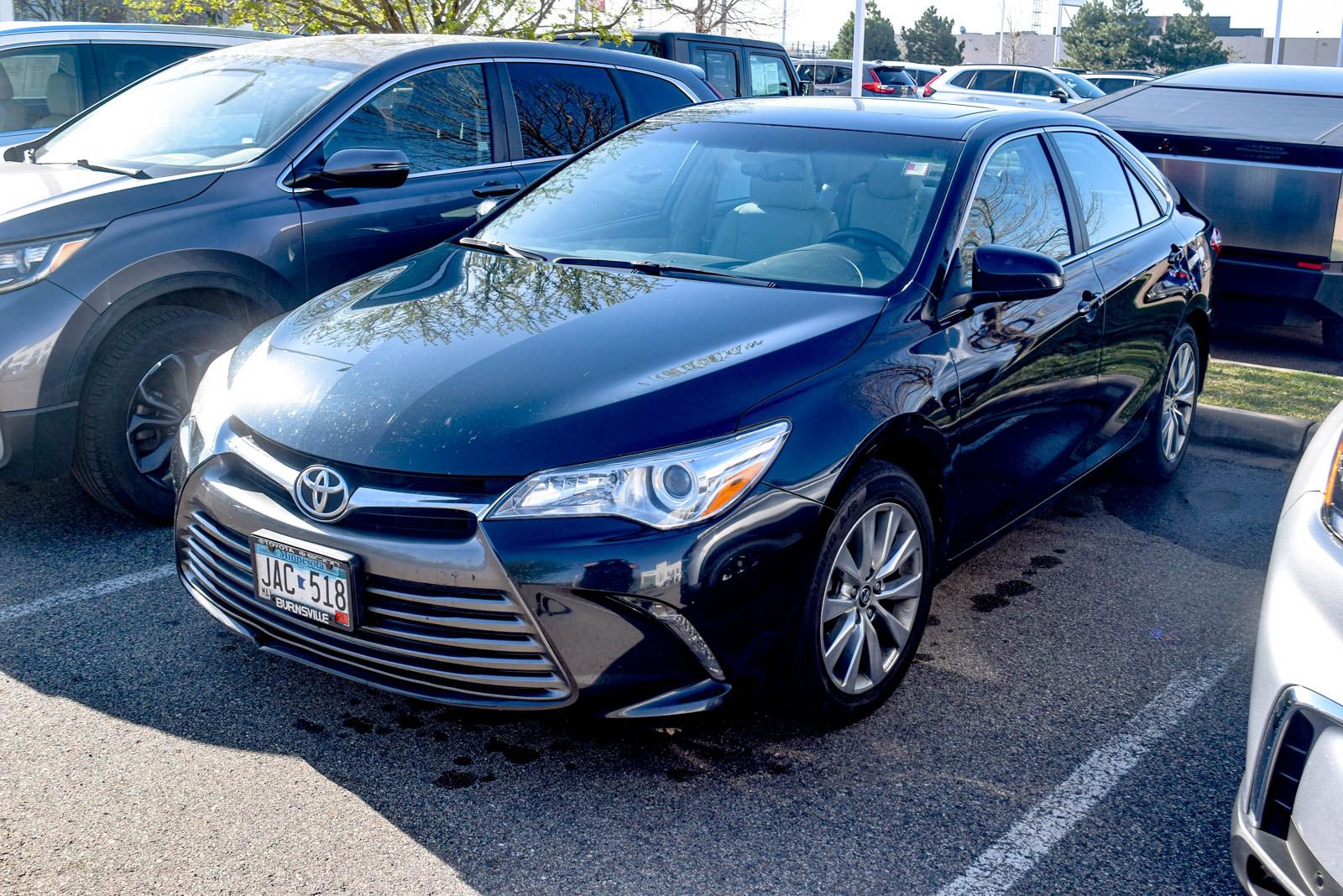 Used 2016 Toyota Camry XLE w/ Moonroof Package FWD image 1