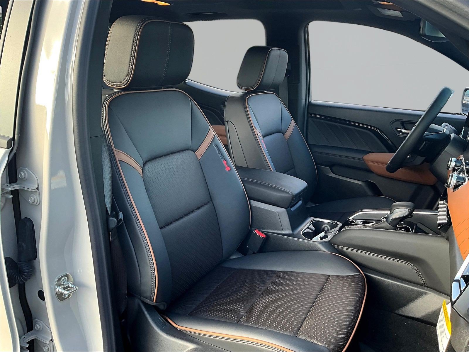 New 2026 GMC Canyon AT4 w/ Technology Plus Package AWD/4WD image 19