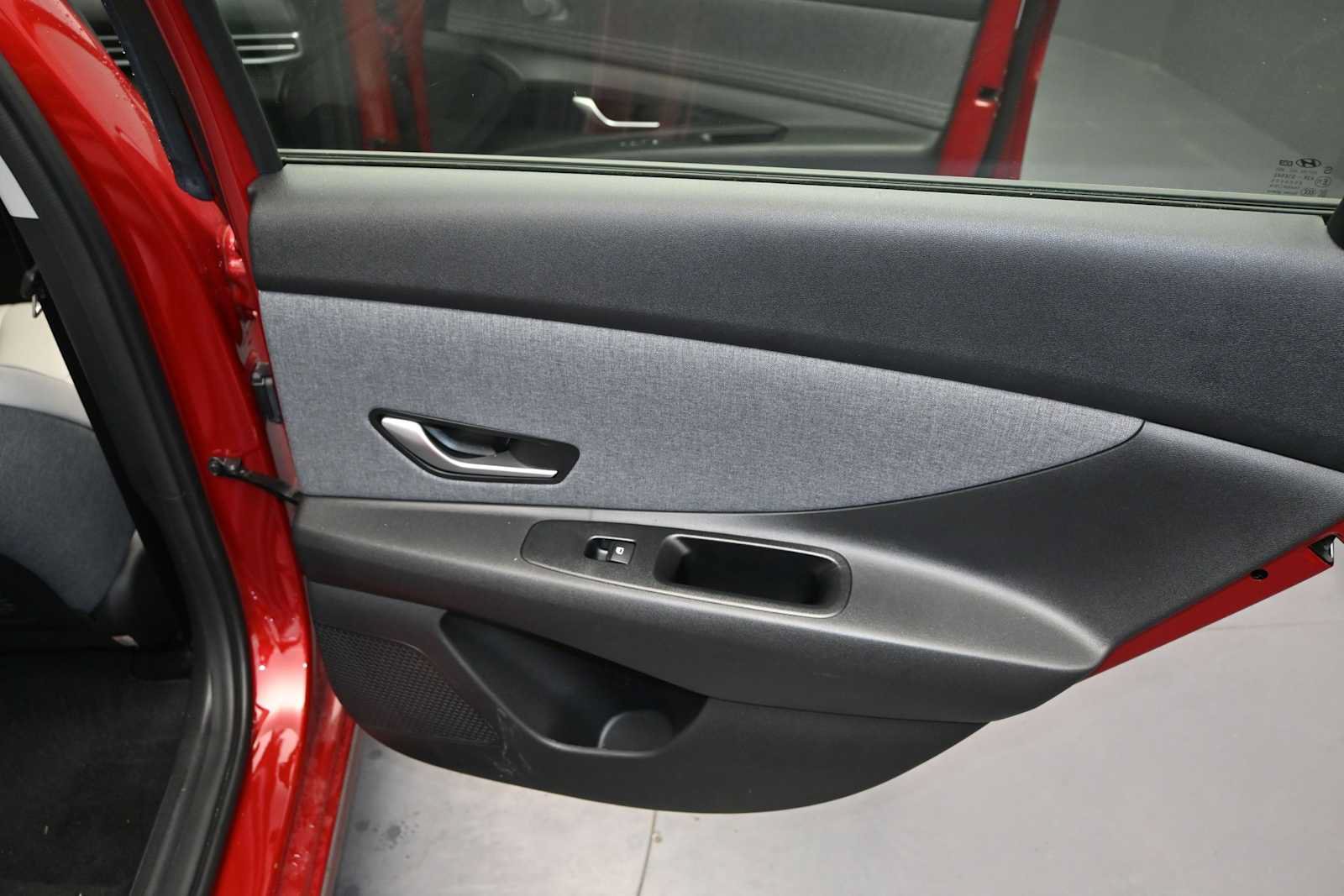 Used 2025 Hyundai Elantra Limited FWD image 29