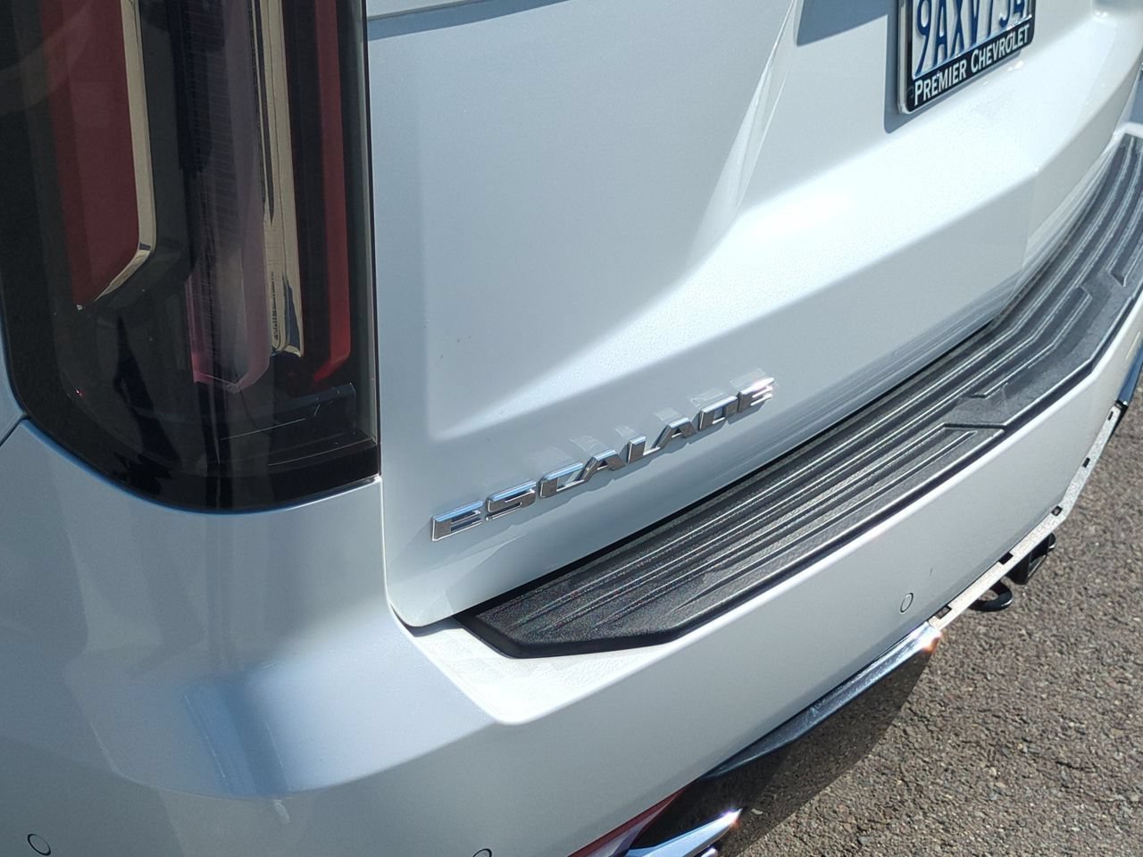 Used 2022 Cadillac Escalade Premium Luxury RWD image 33