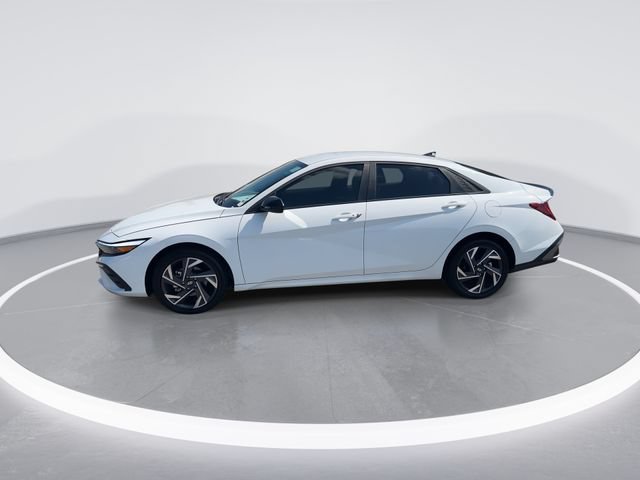 Certified 2025 Hyundai Elantra SEL FWD image 5