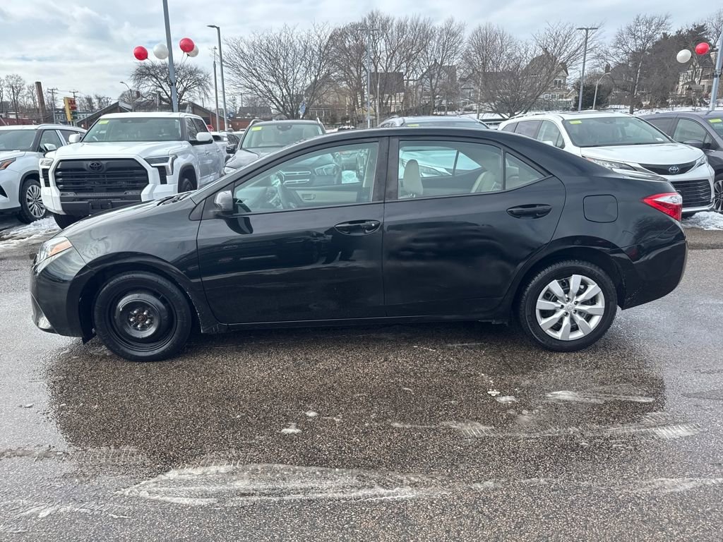 Used 2015 Toyota Corolla LE image 4