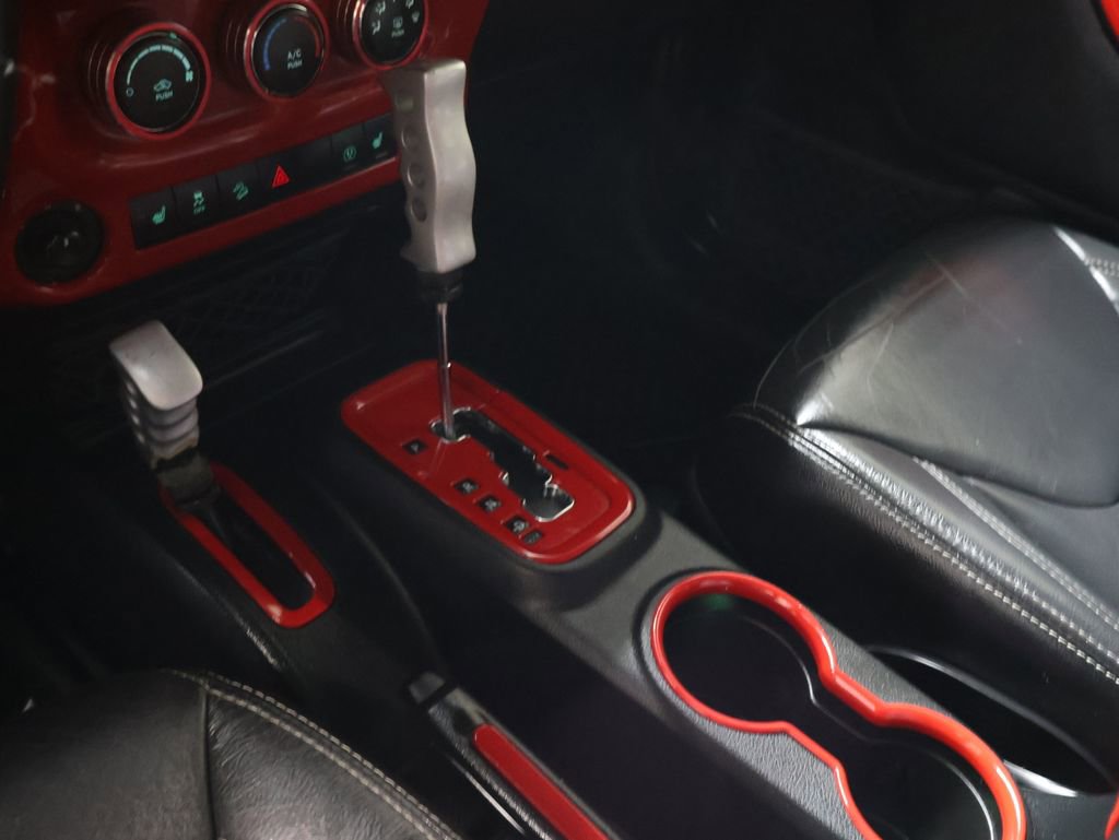 Used 2018 Jeep Wrangler Unlimited Rubicon w/ Connectivity Group image 23