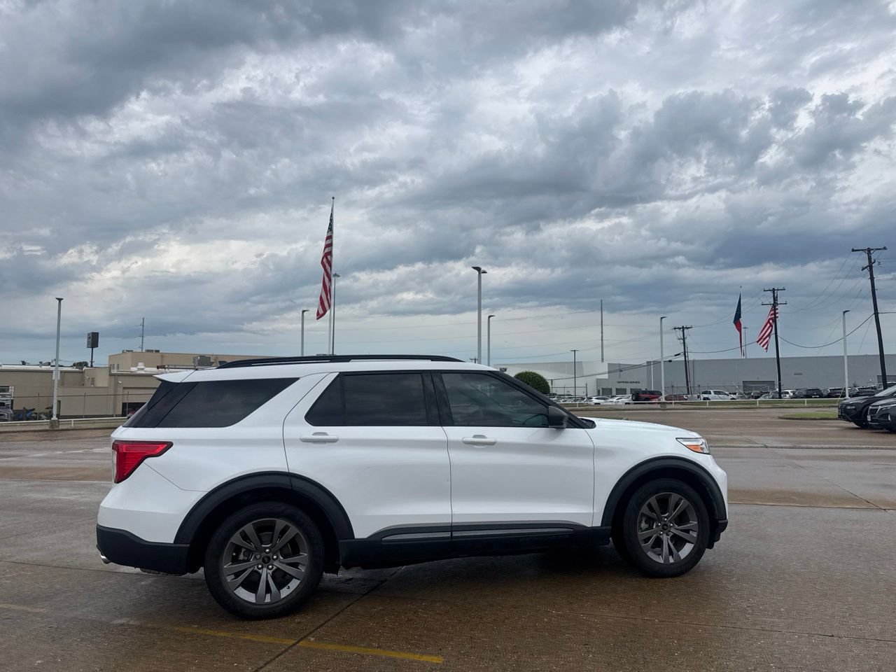 Used 2021 Ford Explorer XLT w/ Equipment Group 202A RWD image 25