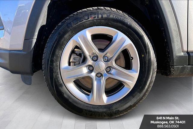 Used 2023 Jeep Compass Sport image 30