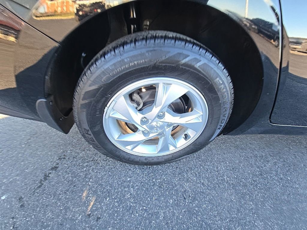 Used 2022 Hyundai Elantra SE image 9