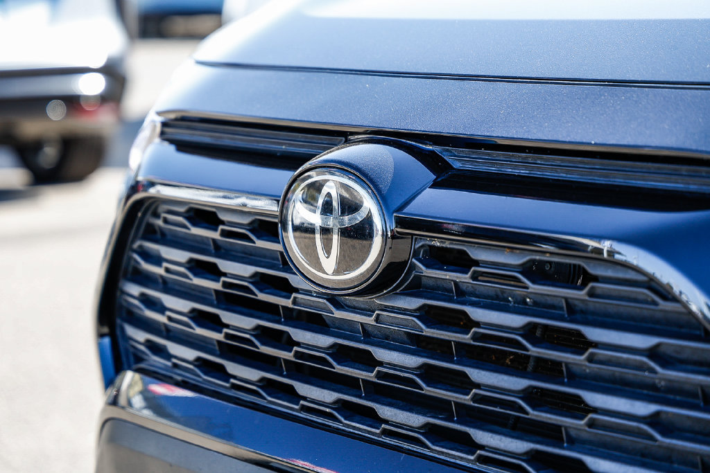 Used 2022 Toyota RAV4 XLE AWD/4WD image 9