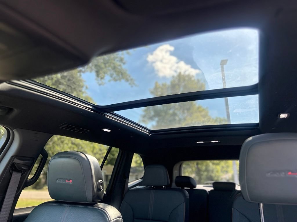 Used 2025 GMC Acadia AT4 w/ Luxury Package AWD/4WD image 26