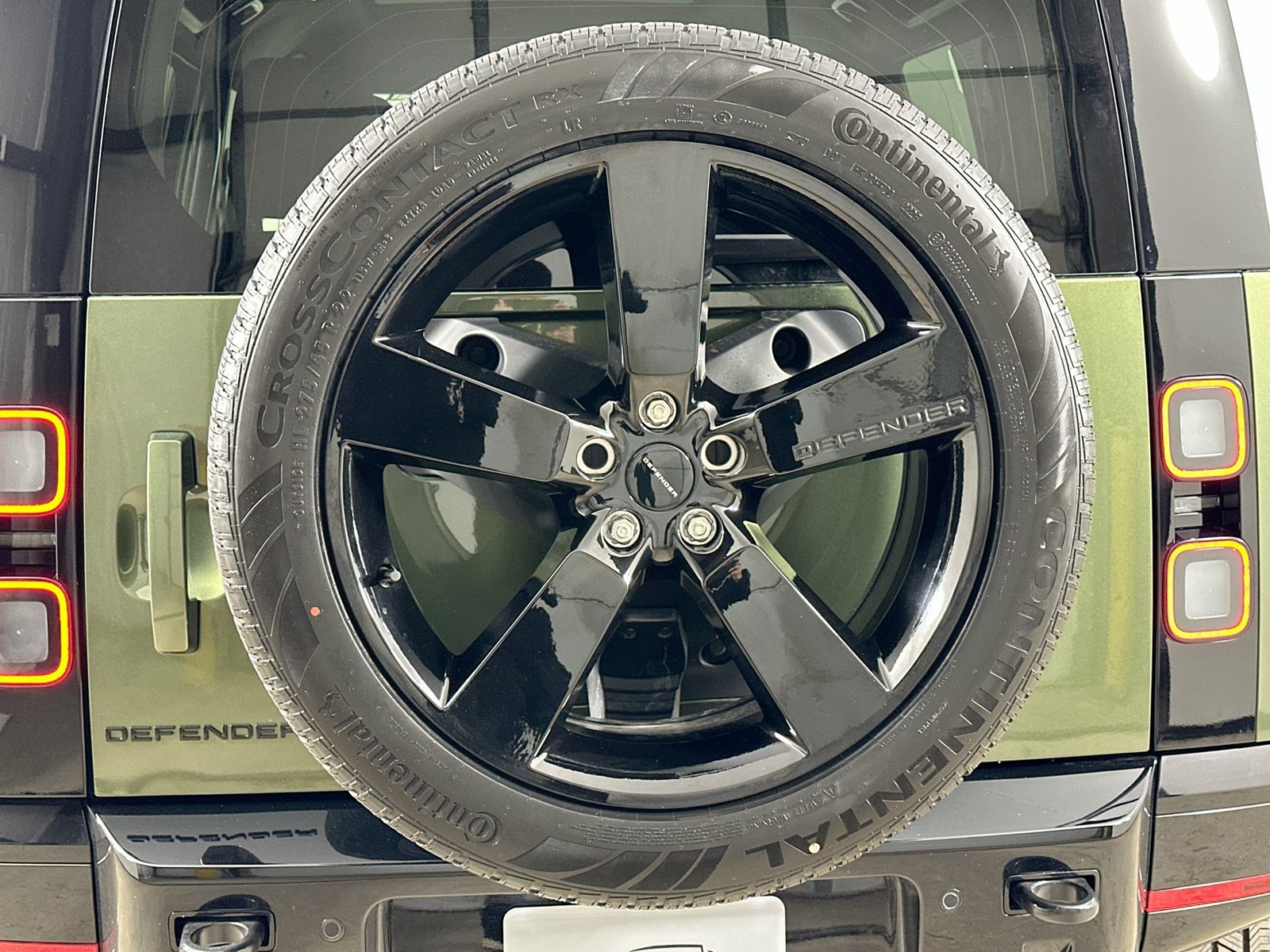 New 2026 Land Rover Defender 110 X-Dynamic SE AWD/4WD image 39