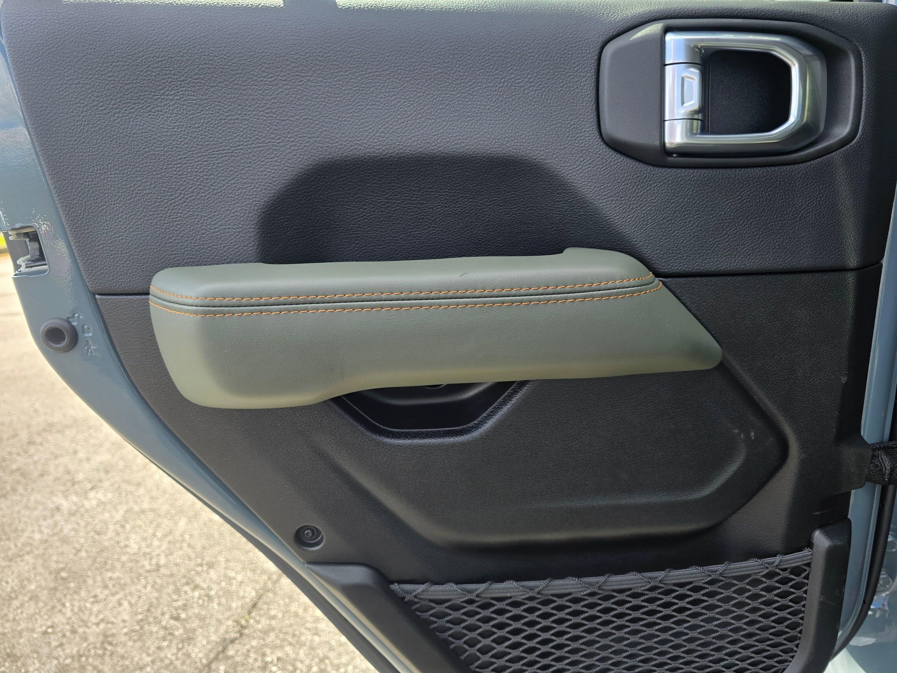 Used 2024 Jeep Gladiator Mojave w/ Convenience Group image 19