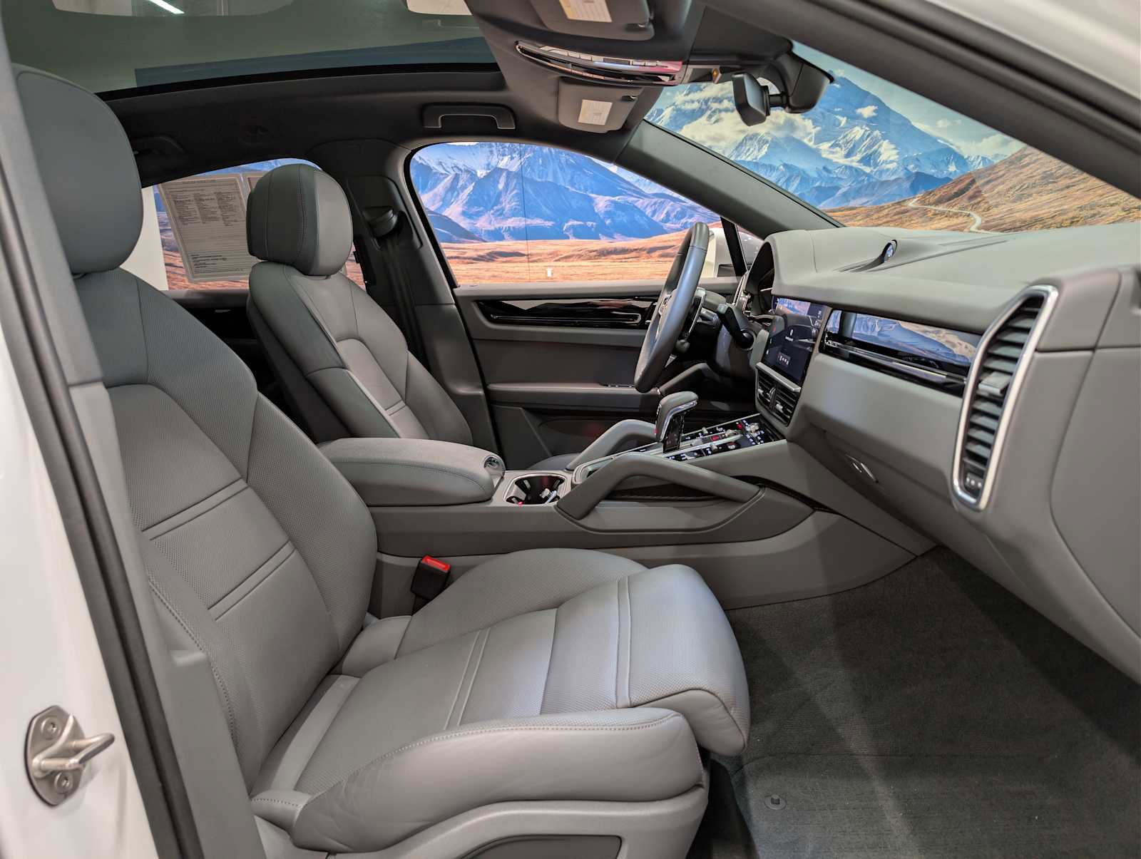 Used 2023 Porsche Cayenne Coupe image 12