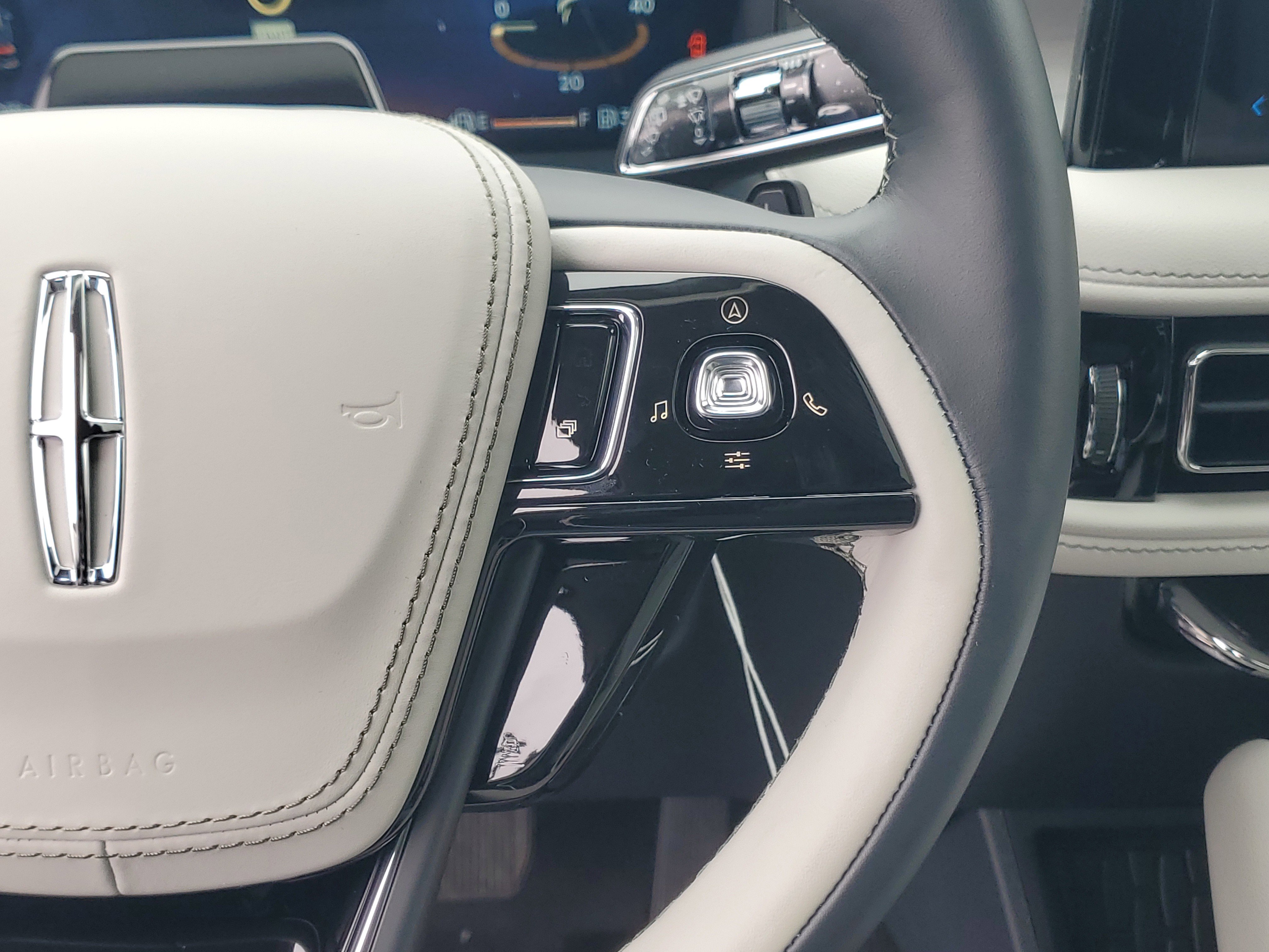 New 2026 Lincoln Aviator Reserve image 16