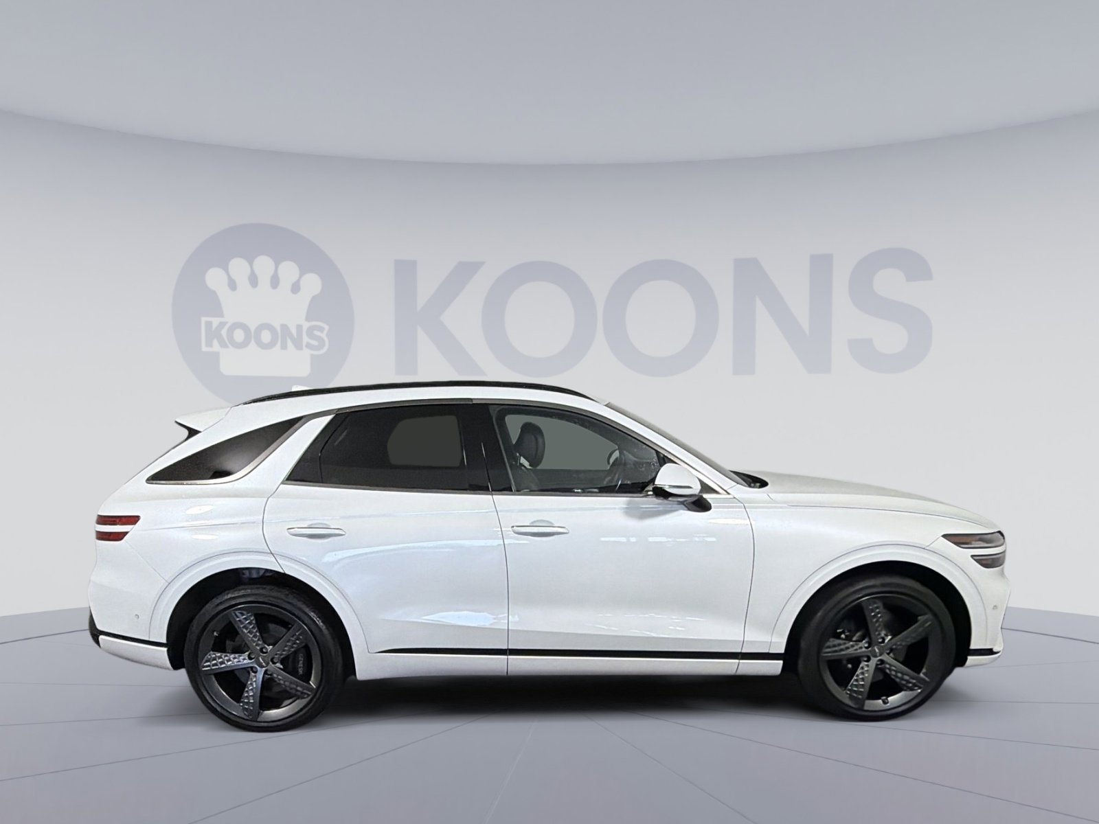 Used 2023 Genesis GV70 3.5T Sport w/ Sport Prestige Package image 8