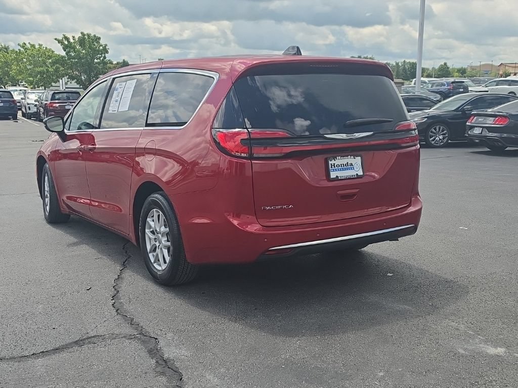 Used 2025 Chrysler Pacifica Select FWD image 5