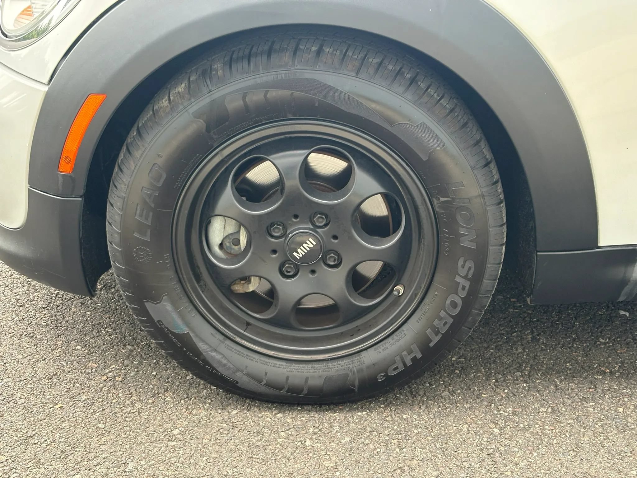 Used 2014 MINI Cooper Clubman FWD image 25