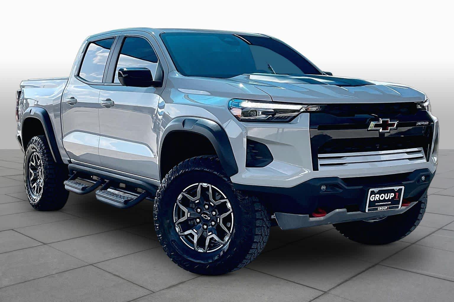 Used 2026 Chevrolet Colorado ZR2 w/ Technology Package AWD/4WD image 3