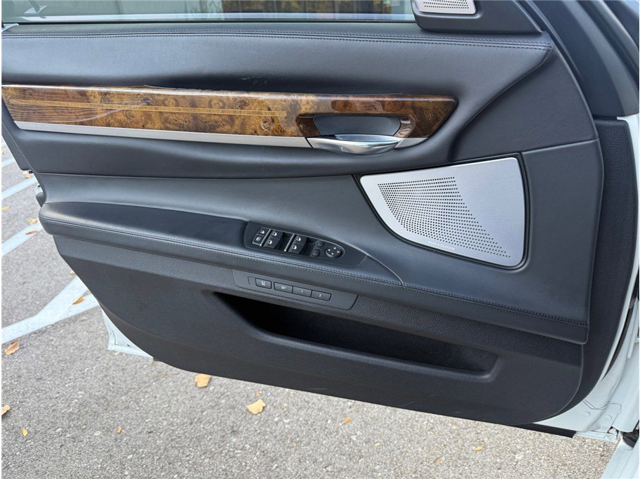 Used 2015 BMW 750Li RWD image 28