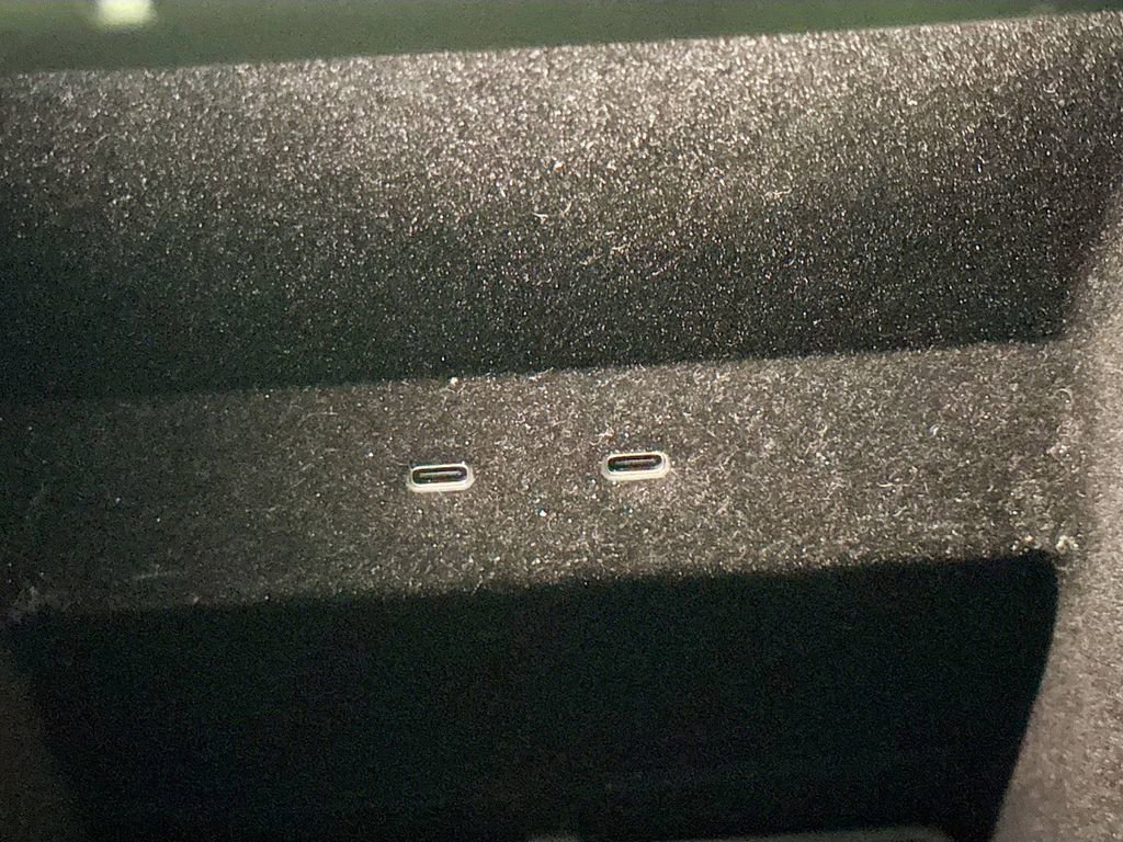 Used 2025 Rivian R1S Adventure image 16