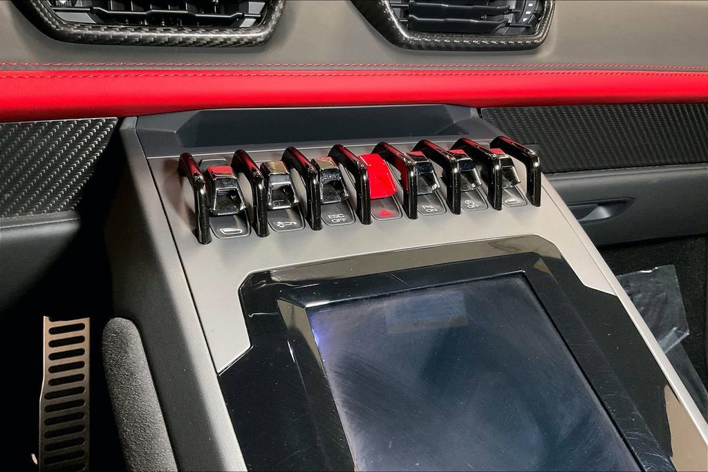 Used 2022 Lamborghini Huracan EVO image 32