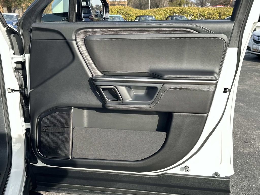 Used 2023 Rivian R1S Launch Edition image 28