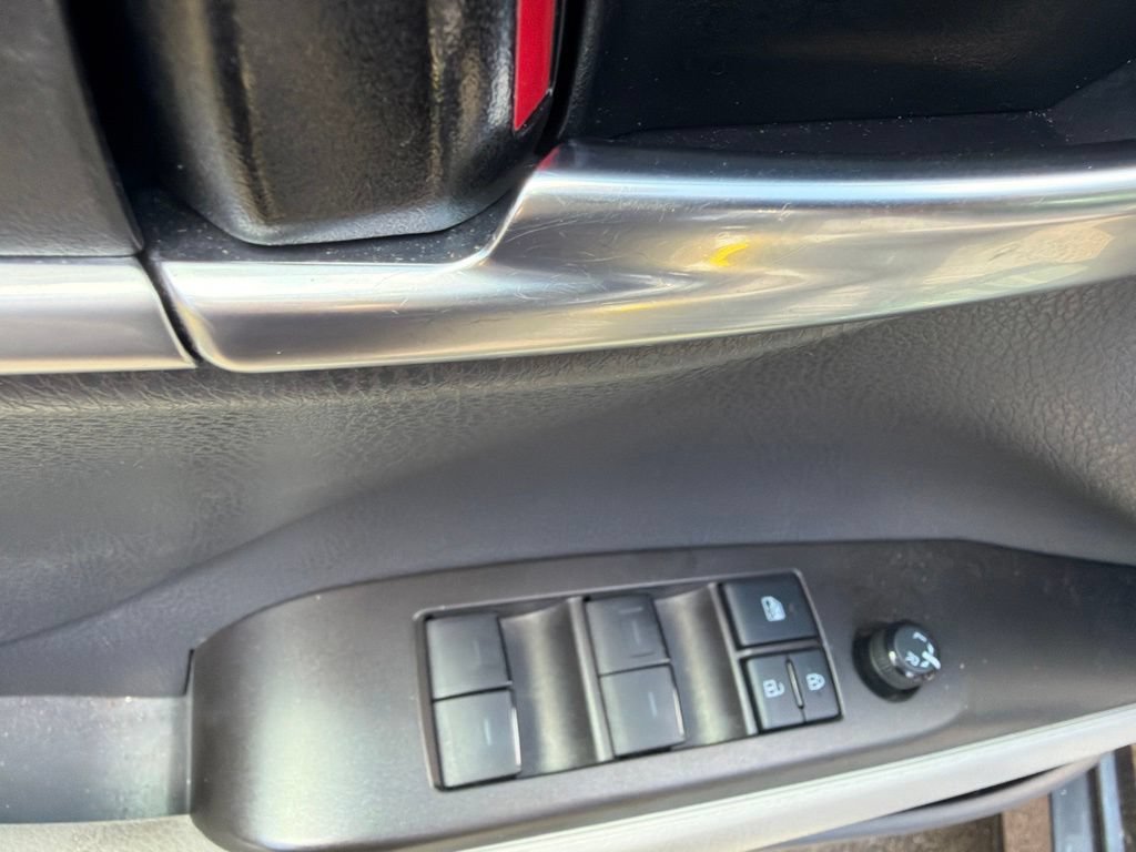 Used 2021 Toyota Camry LE w/ Convenience Package FWD image 12