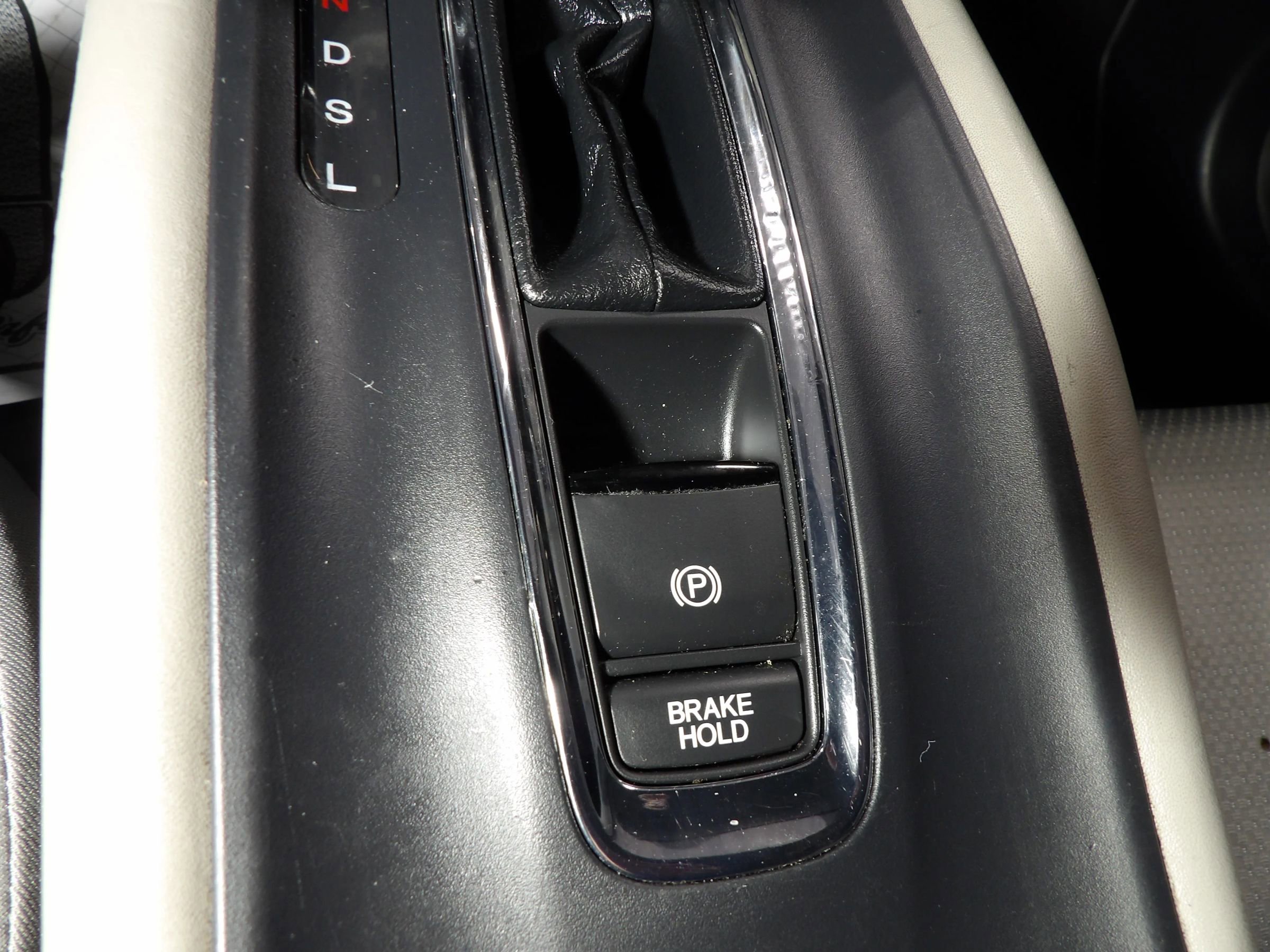 Used 2020 Honda HR-V LX image 14