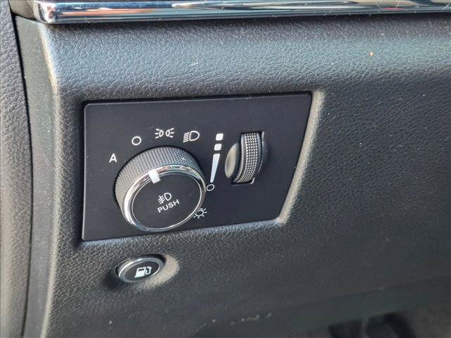 Used 2020 Jeep Grand Cherokee Overland AWD/4WD image 13