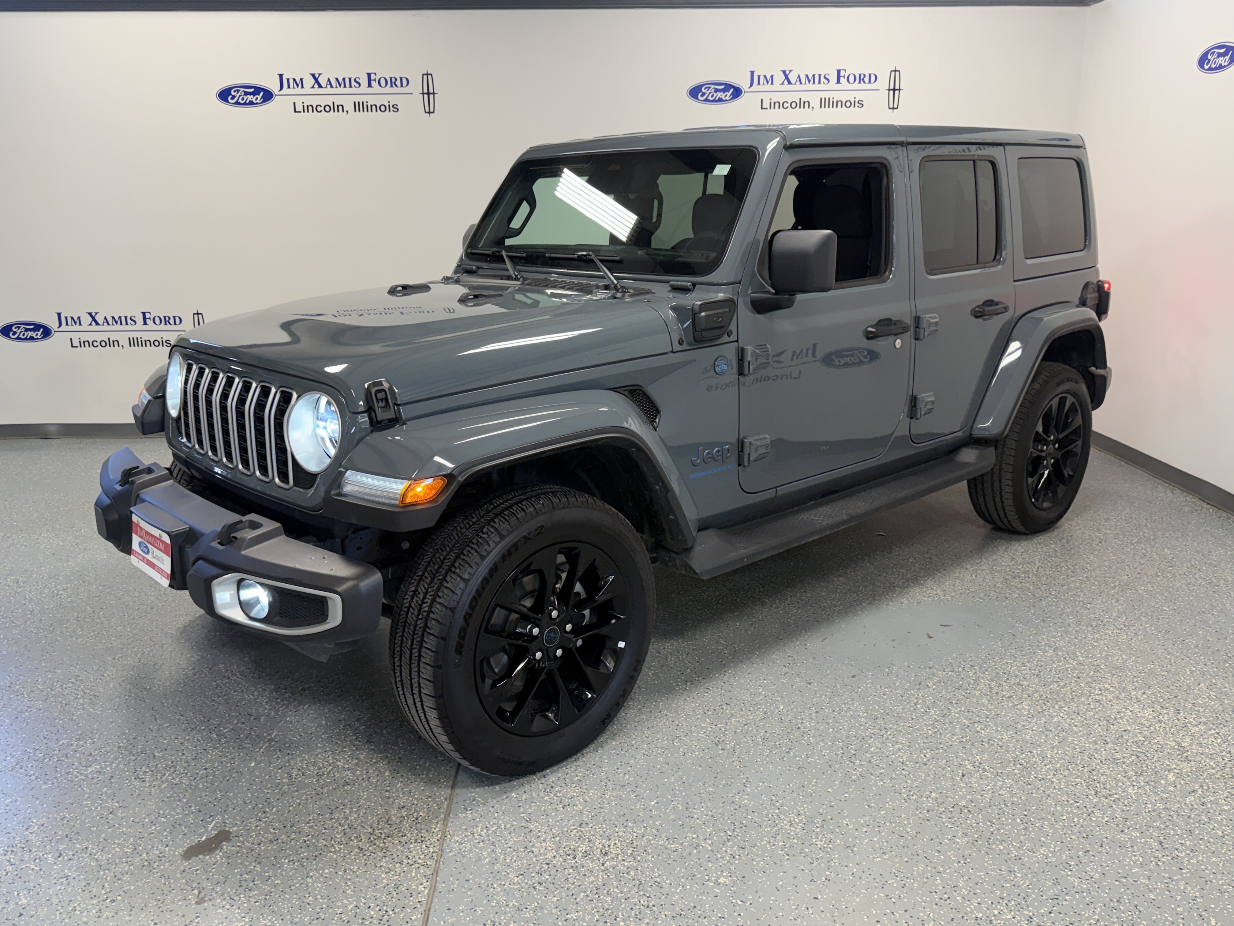 Used 2025 Jeep Wrangler Unlimited Sahara AWD/4WD image 3