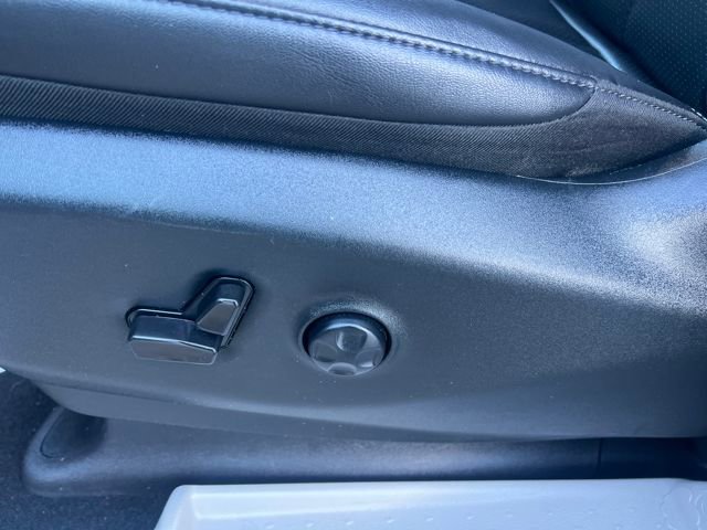 Used 2024 Chrysler Pacifica Touring-L FWD image 13