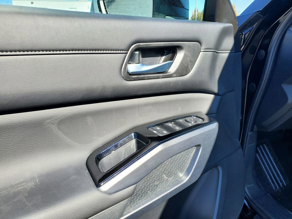 New 2026 Nissan Pathfinder SL image 18