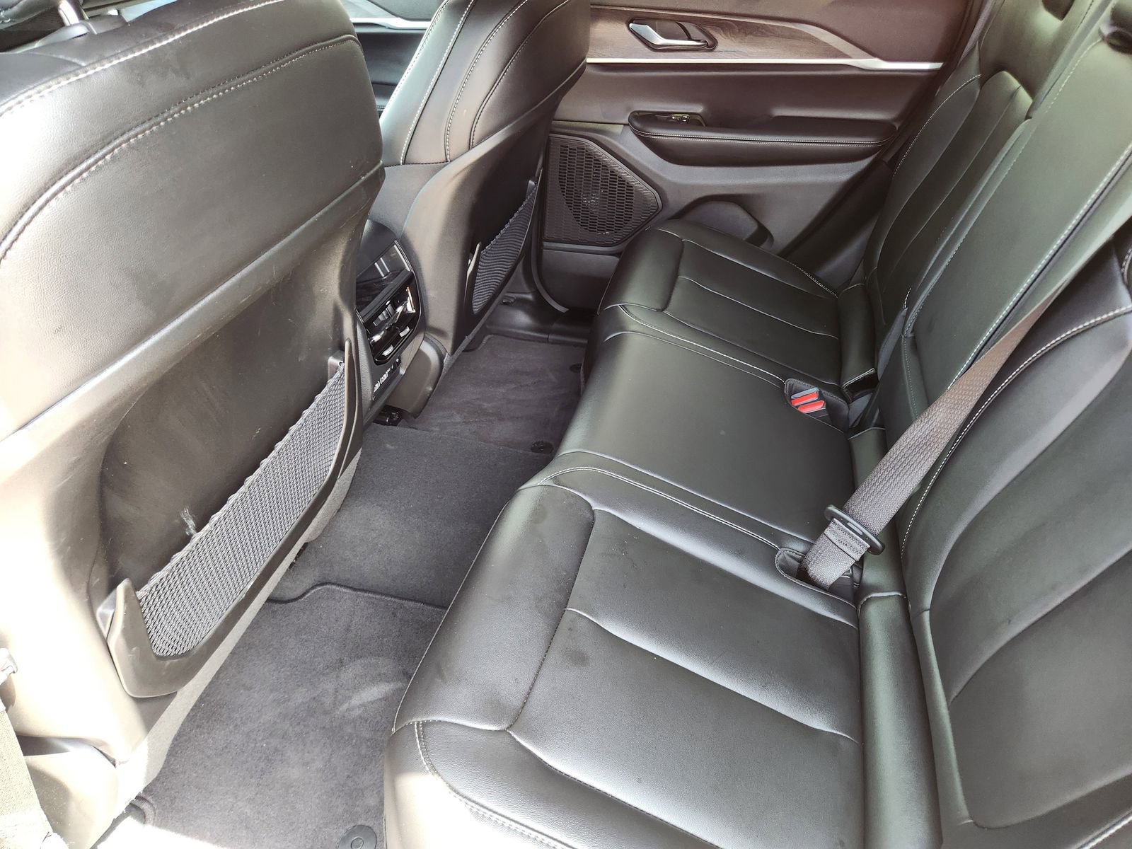 Used 2025 Jeep Grand Cherokee Limited RWD image 32