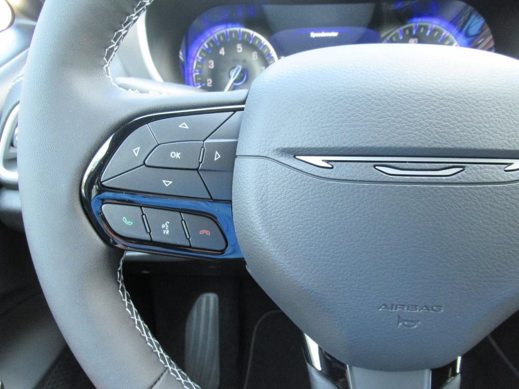 New 2027 Chrysler Pacifica Limited FWD image 25