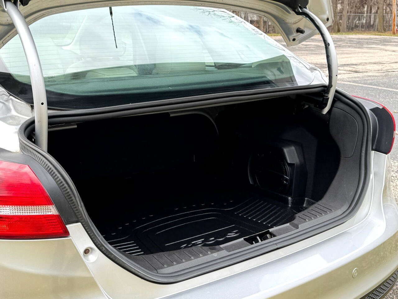 Used 2016 Ford Focus Titanium w/ Titanium Technology Package FWD image 24