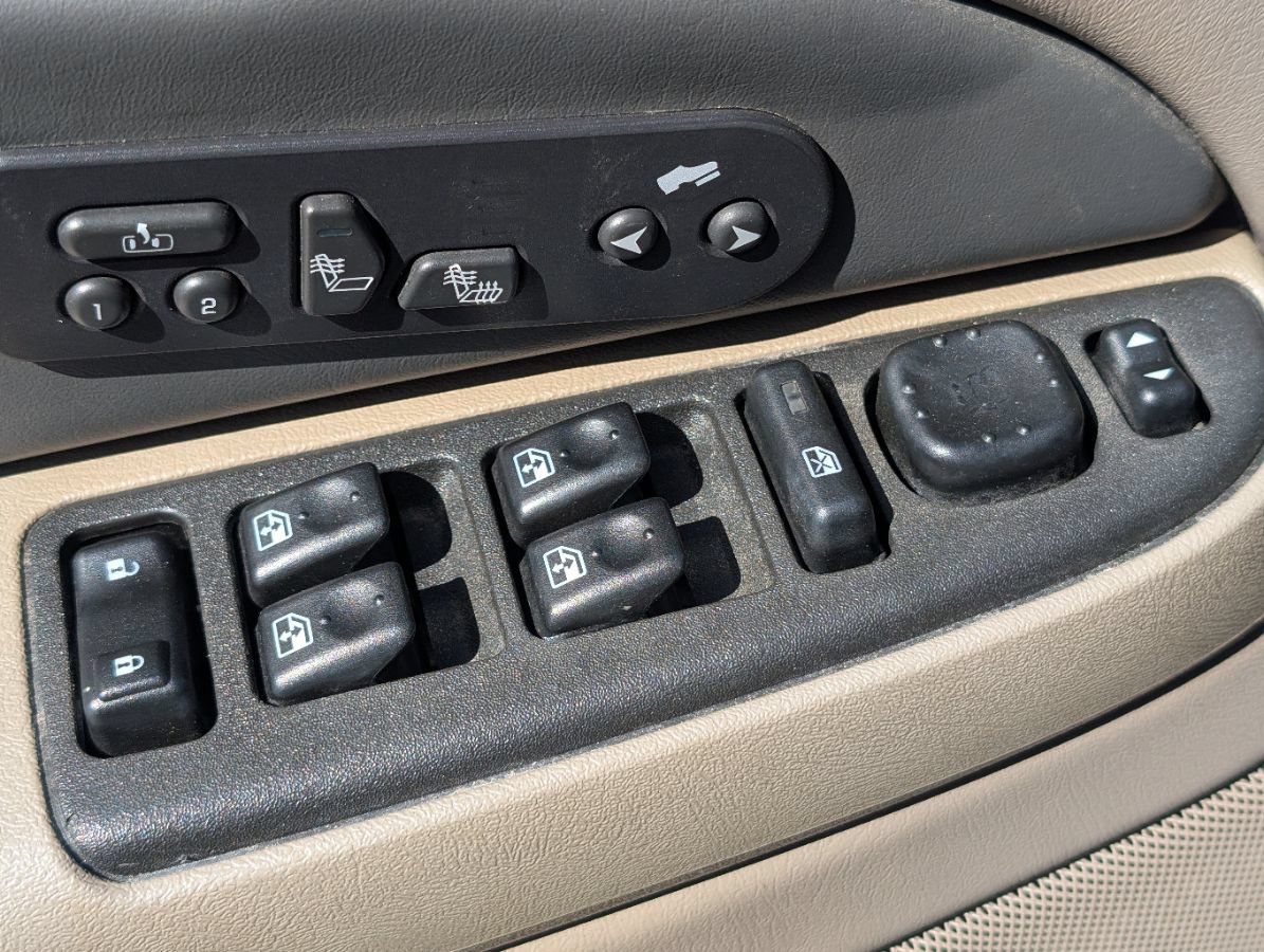 Used 2003 Chevrolet Avalanche 2WD image 20