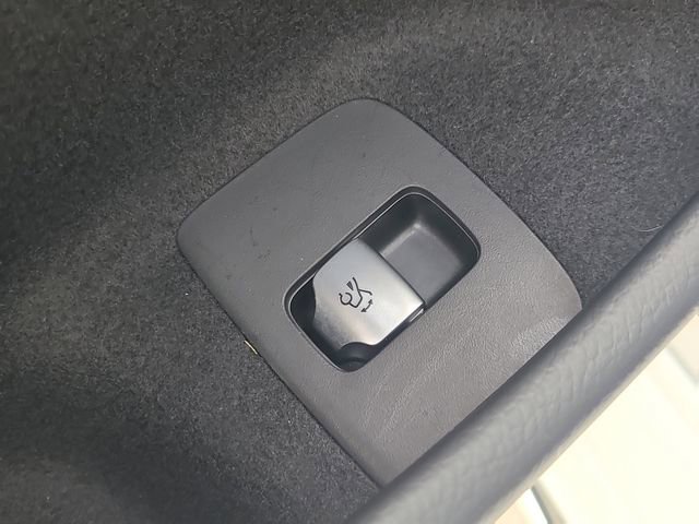 Used 2025 Mercedes-Benz E 350 Sedan w/ Winter Package image 16