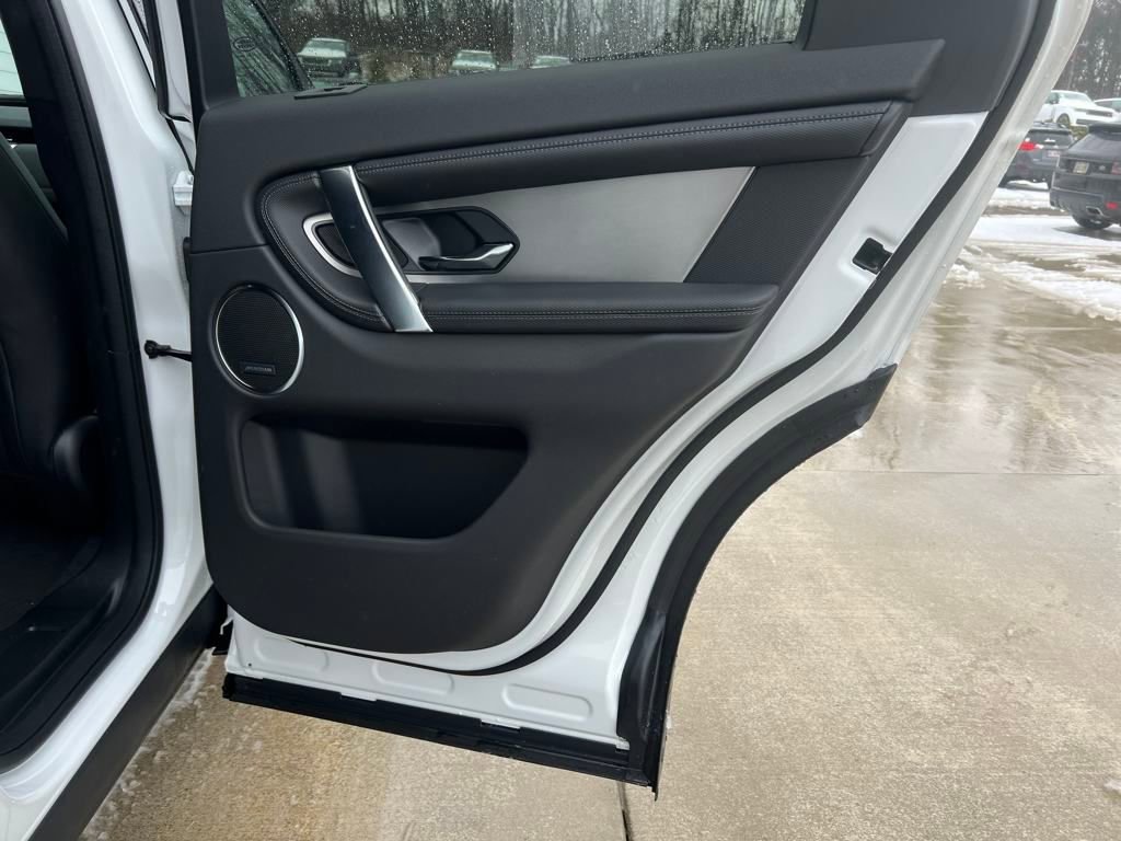 Used 2025 Land Rover Discovery Sport Dynamic SE image 19