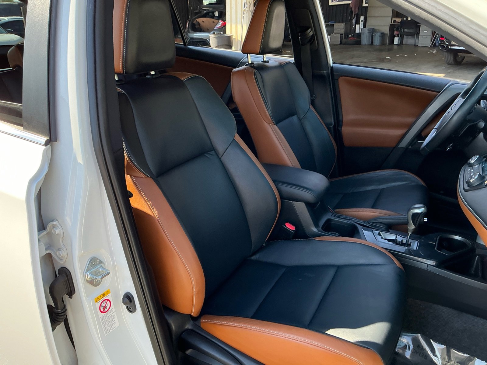 Used 2016 Toyota RAV4 SE w/ Advanced Technology Package image 21