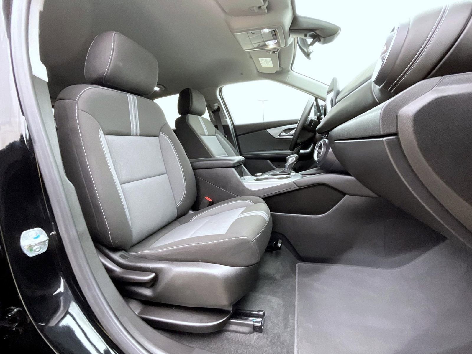 Used 2025 Chevrolet Blazer LT AWD/4WD image 16