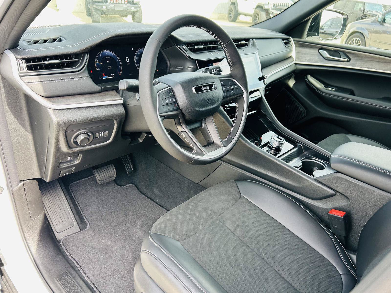 New 2026 Jeep Grand Cherokee Altitude AWD/4WD image 15