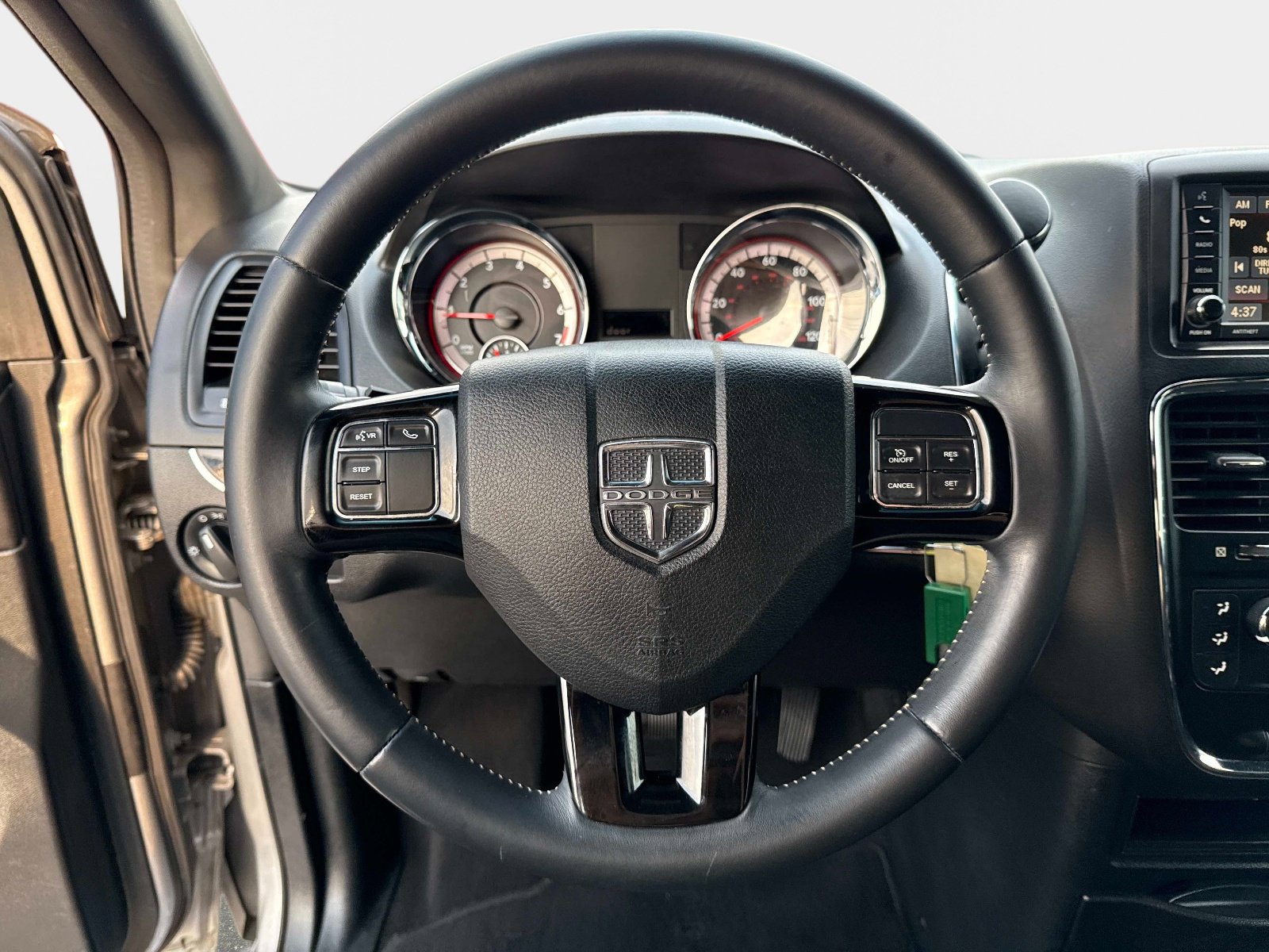 Used 2017 Dodge Grand Caravan SE image 24