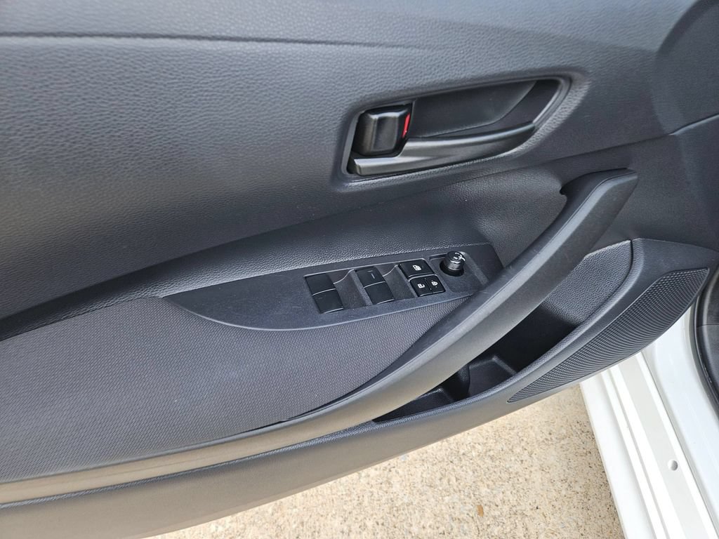 Used 2025 Toyota Corolla LE FWD image 15