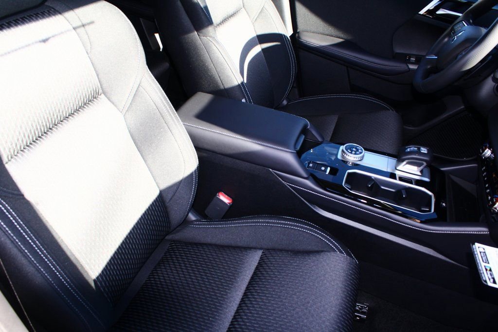 New 2026 Mitsubishi Outlander ES image 6