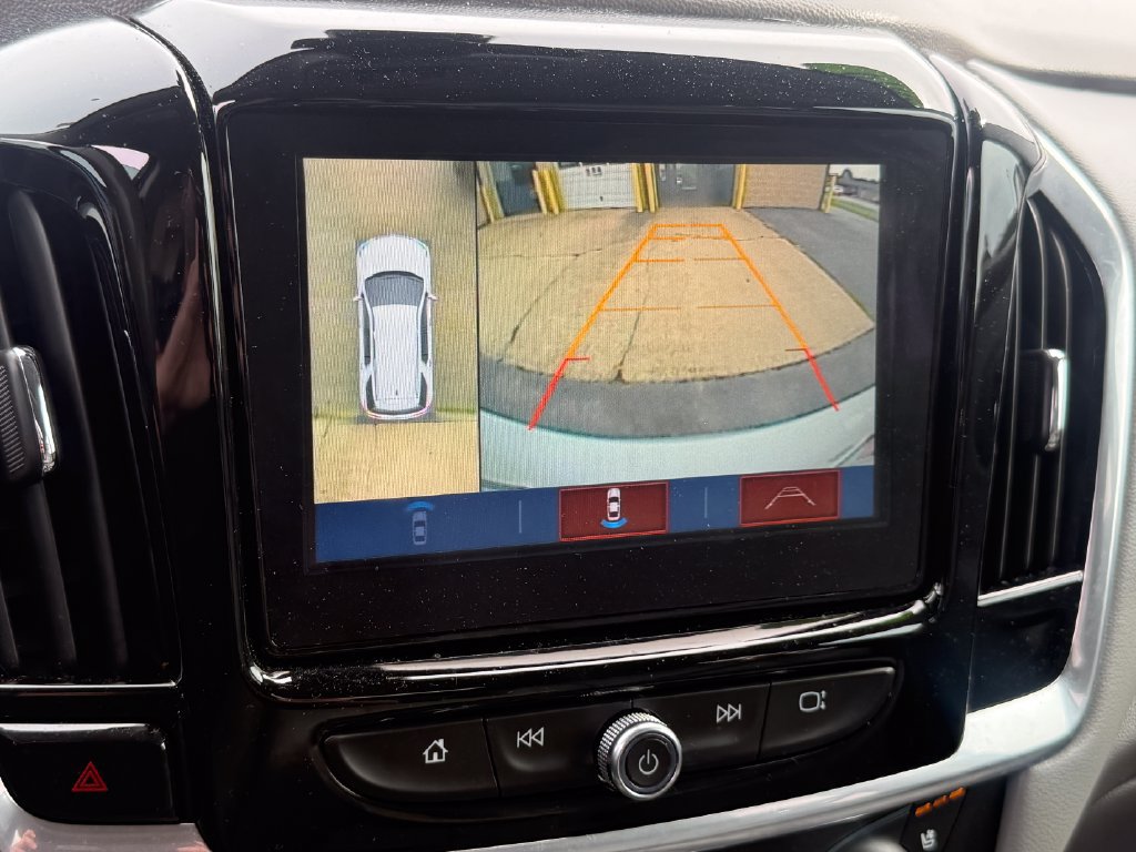 Used 2019 Chevrolet Traverse Premier w/ Driver Confidence II Package FWD image 18