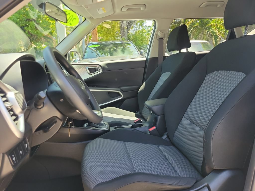 Certified 2022 Kia Soul LX FWD image 2