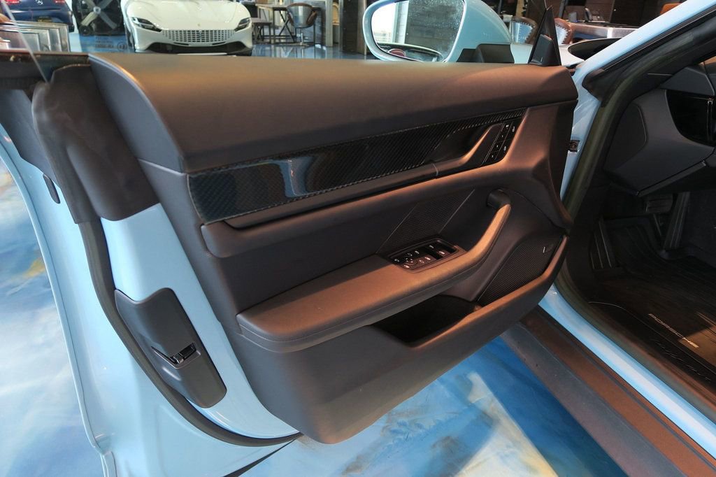 Used 2022 Porsche Taycan image 12