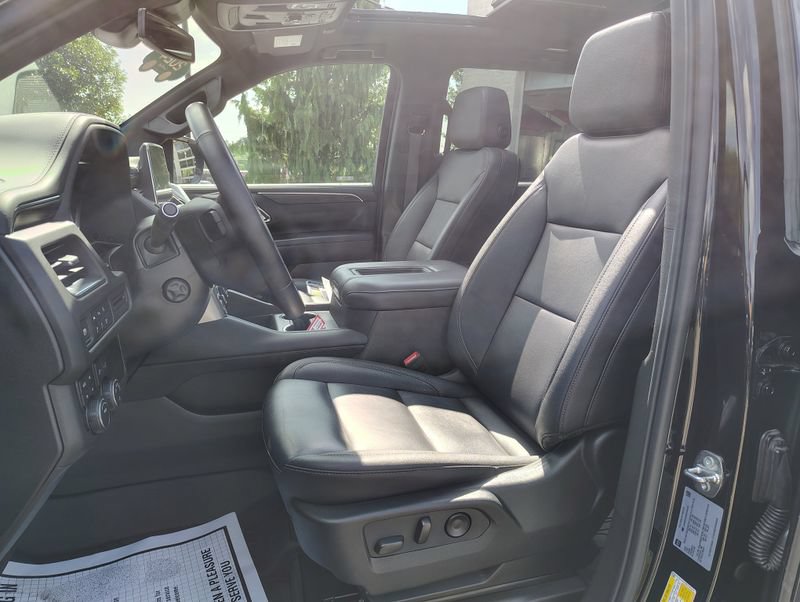 Used 2024 Chevrolet Suburban Z71 w/ Luxury Package AWD/4WD image 15